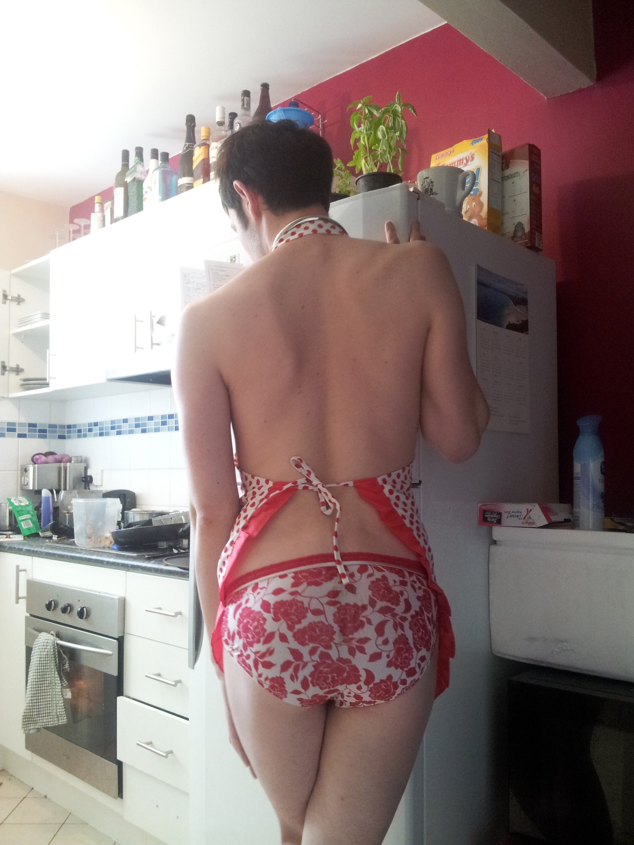 little-tentacle-prince:  pet-raven:  Miss is making me clean the kitchen ^_^ I only