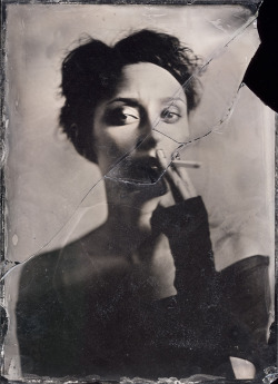 preciously-me:  szadow:  Smoking Alice 13x18cm Clear Glass Ambrotype      Maciek Lesniak  