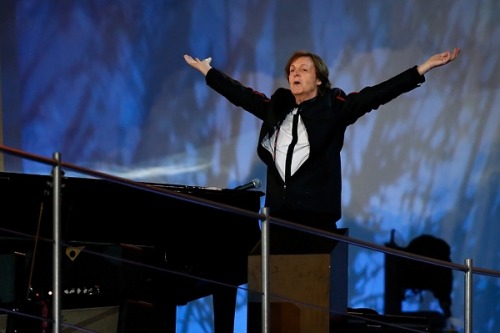 Paul McCartney Lets Fans Rework His Solo Hitsrollingstone.com Paul McCart­ney has out­fit­ted his we