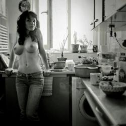 movement-and-yoga:  Nude Cookery http://movement-and-yoga.tumblr.com