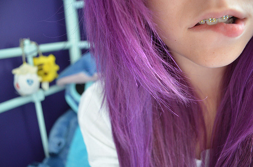 1nh4le-s1rens:  her hair thoughher braces though ! 