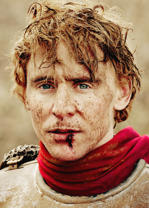  3/∞ favorite photos of Tom Hiddleston  