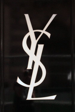 givenchycode:  jyer:  Yves Saint Laurent