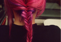 you-cant-be-my-superman:  ♥  quiero aprender a hacer esta trenza u.u