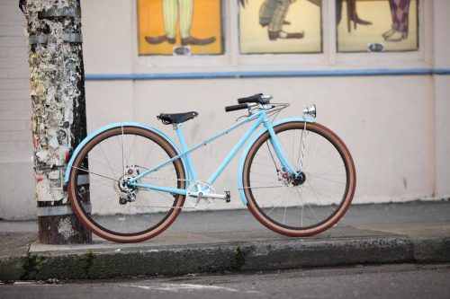 ronniebrain: I love the colour of this bike