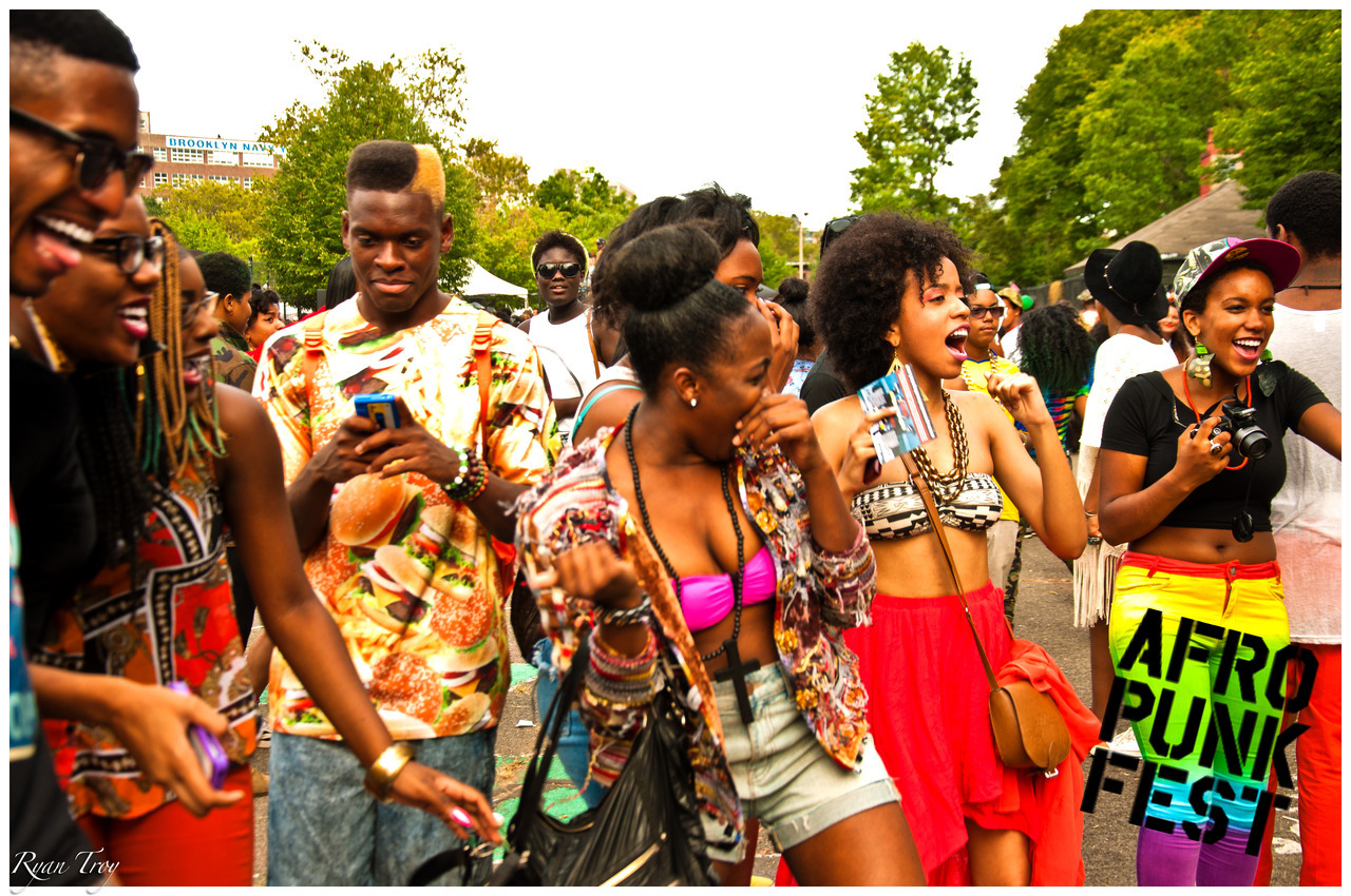 play-the-game:  ohhyeaafashion:  ryantroy:  Afro Punk!!   (via imgTumble)  Lol the