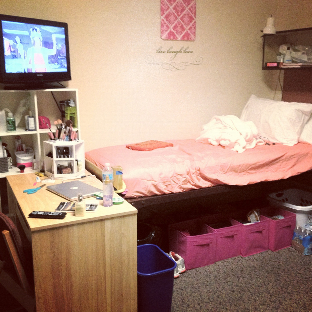 Don’t know if you’re interested but here’s my dorm room! Lol