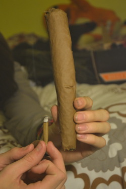 smokeytherare:  70… Grams in the blunt! 