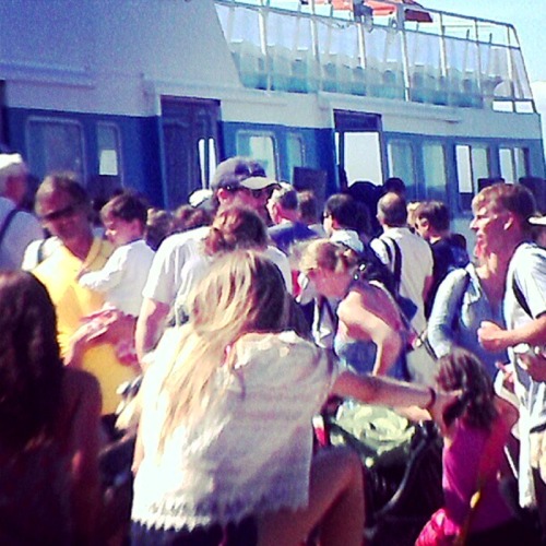 jonhammsome:Jon Hamm, Jack McBrayer, and Tina Fey heading back to NYC from a weekend at Fire Island 