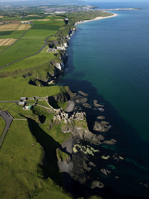 Dunluce Castle and Antrim coast in Northern Ireland (by tibanjax).
