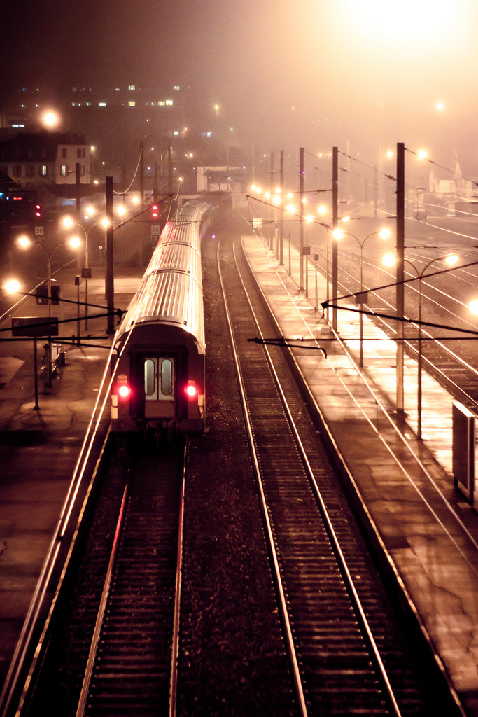fuckyeahstreetlights:  (by Neu7rinos) 