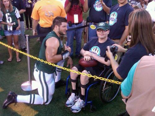 nflnewsandtalk:New York Jets QB Tim Tebow meets a disabled fan before tonight’s game.I really do lov