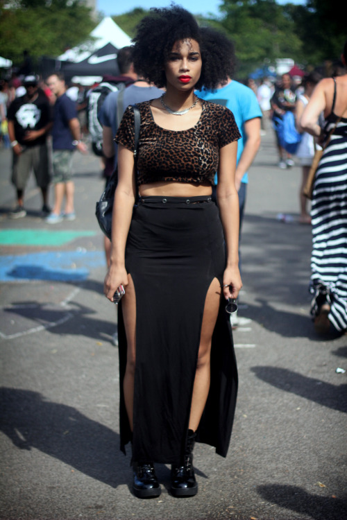 riotprrrls:  aagdolla:  Love her skirt Afro Punk Festival   jesus I love everything. 