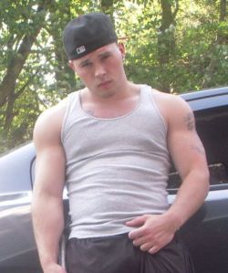 campusbeef:  its always the “tough guys” who end up being the biggest nelly bottoms in the sack, but hey, a girl can dream… 