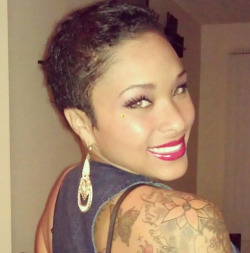 girlsuwillnevermeet:  who is she?   From the shoulder tats and crazy gorgeous eyes I think that&rsquo;s Tavea Johnson. Google her.