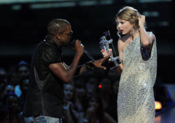 kanyemotherfuckingwest:  Kanye telling Beyonce’s confused maid where she can put Beyonce’s award. 