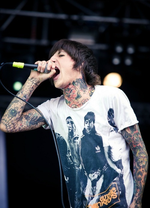 sleeping-with-amity:  oli sykes 