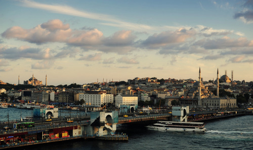 Galata Bridge (by Serhan Keser)