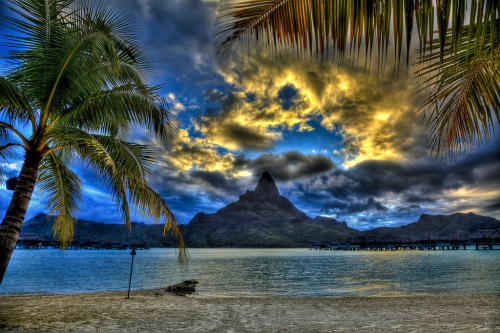 Bora Bora Golden Sunset (by vgm8383)