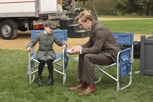 lornasp: cumberbatchweb: Fun behind the scenes shot of Benedict Cumberbatch with the little boy who 