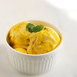 easy mango ice cream – step by step. full on with the flavors of mango and vanilla.