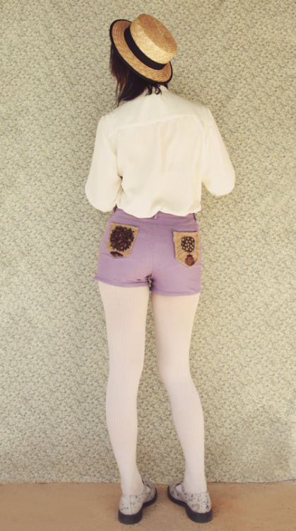 (via The Pineneedle Collective: A (kind of) DIY - make some pretty short/jean pockets)
