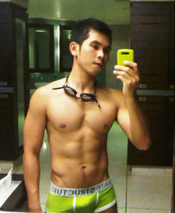 hunksinsingapore:  Austin Wong is sexy. And he knows it. 