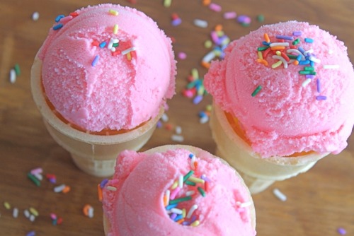 gastrogirl:  pink lemonade ice cream.  adult photos