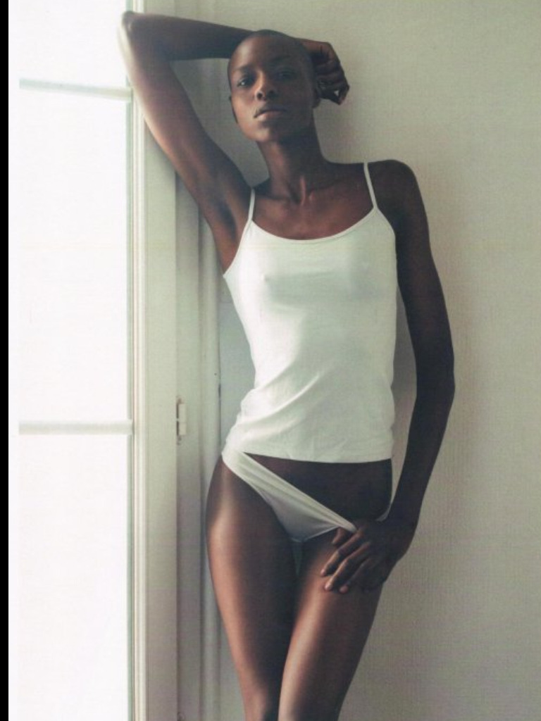 EBONY/BLACK