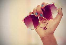 #smile #nails #sunglasses