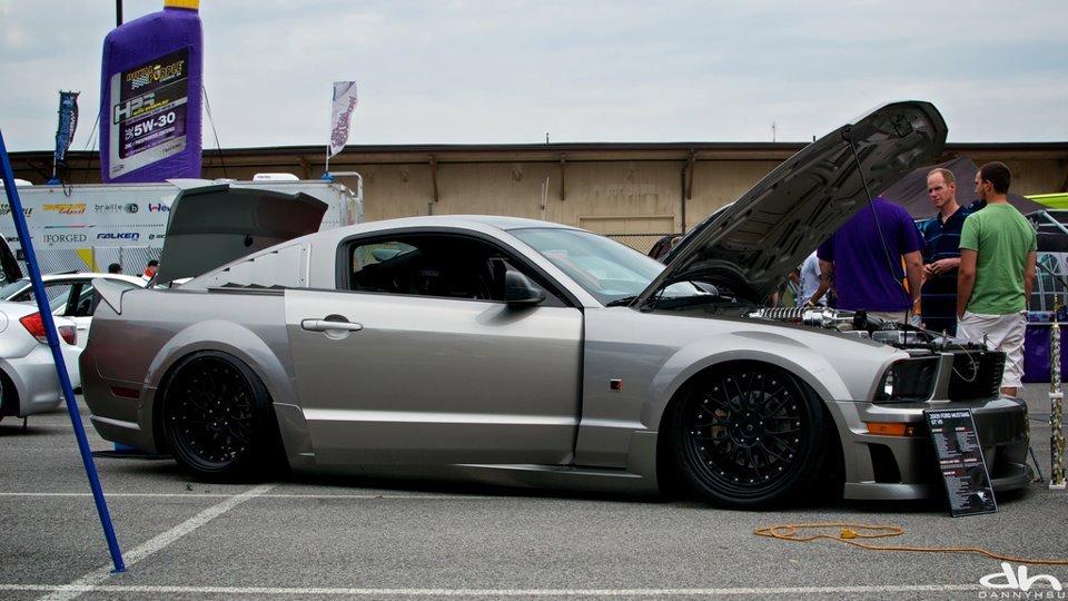 ford-mustang-generation:  On the floor