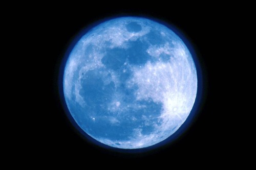  El próximo 31 de Agosto de 2012, tendremos la ocasión de disfrutar de la “Luna Azul”, una situación que no volverá a repetirse hasta julio de 2015.                         