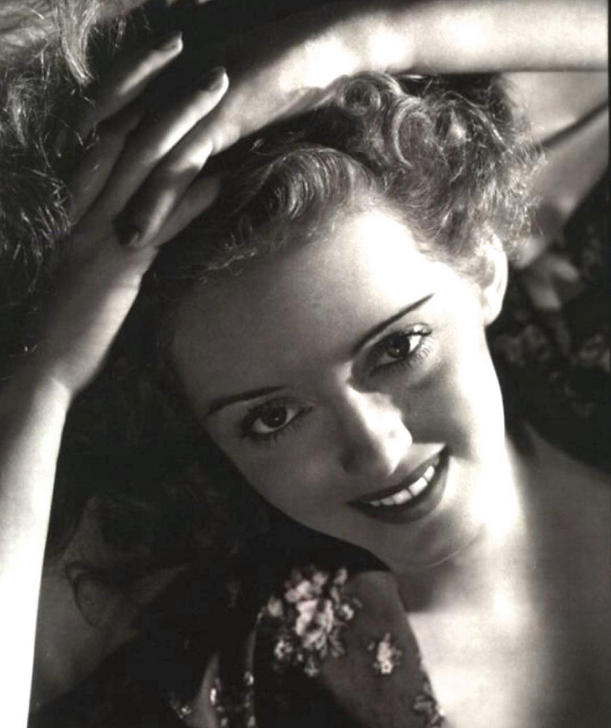 Is that really what Bette Davis looked like? She&rsquo;s frigging gorgeous!