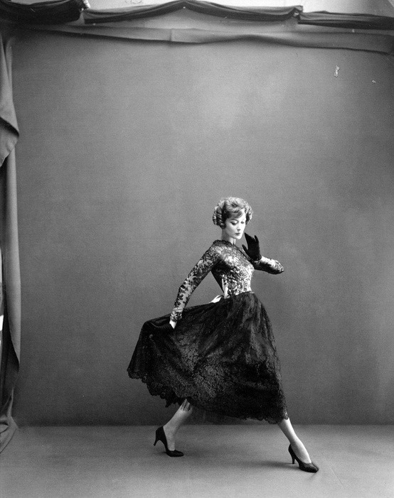 theniftyfifties:  Barbara Mullen wearing a gown by Lanvin-Castillo, August 1965.