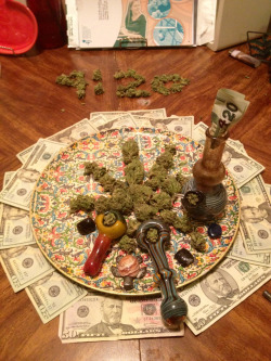 down-the-hatchh:  o-holy-weed:  fezzef:  mr-bub-murly:  yeahhhh man my kind of sesh  hahaha this is epic  holyshitthenotes  holyshittheperfection 