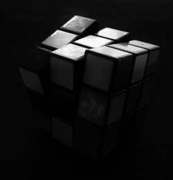 picturesinredandblue:  Rubik’s Cube 
