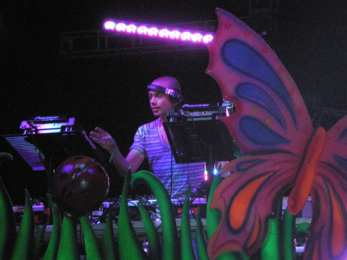 dance-thefuckingnightaway:  kelleyzz:  Headhunterz, Willem Rebergen.   <3