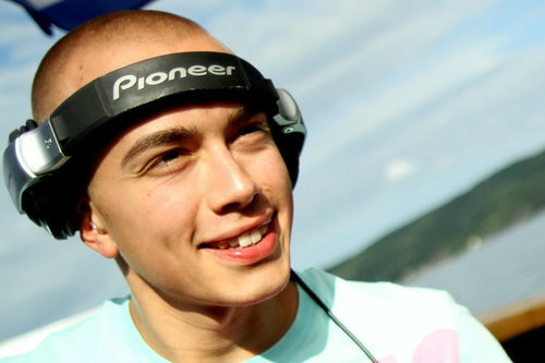 dance-thefuckingnightaway:  kelleyzz:  Headhunterz, Willem Rebergen.   <3