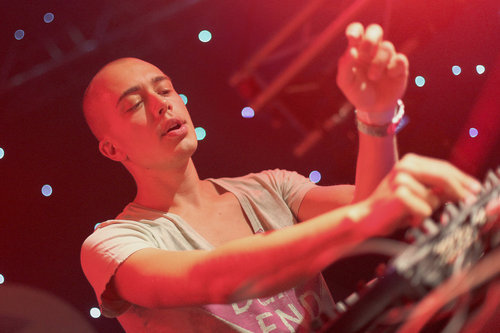 dance-thefuckingnightaway:  kelleyzz:  Headhunterz, Willem Rebergen.   <3