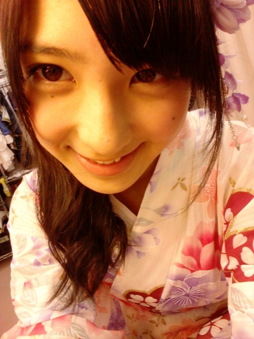 croneko:  松岡菜摘 - Google+ - 福岡帰ってきたぁ！嬉しい＼(^o^)／ そういえば 今月の生写真は浴衣だったみたいですね！ 浴衣の撮影は…