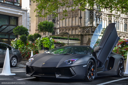 ontruthandpassion:  amazingcars:  Black Matte… by Manuel Magaña on Flickr.    UNF