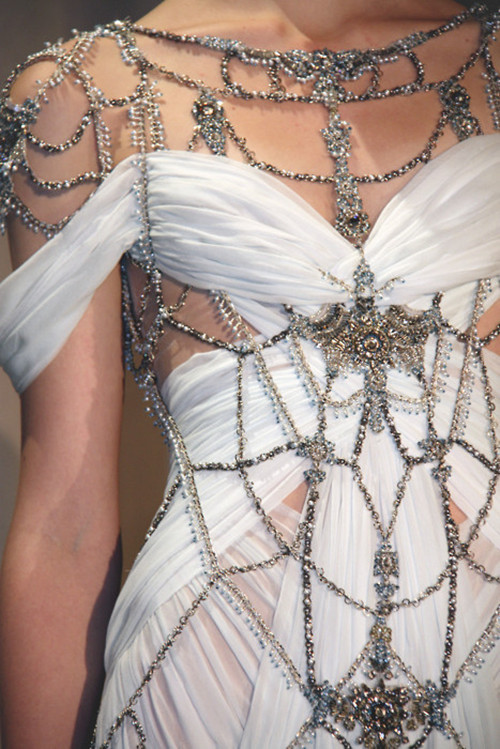 wink-smile-pout:  Marchesa Spring 2011 Details