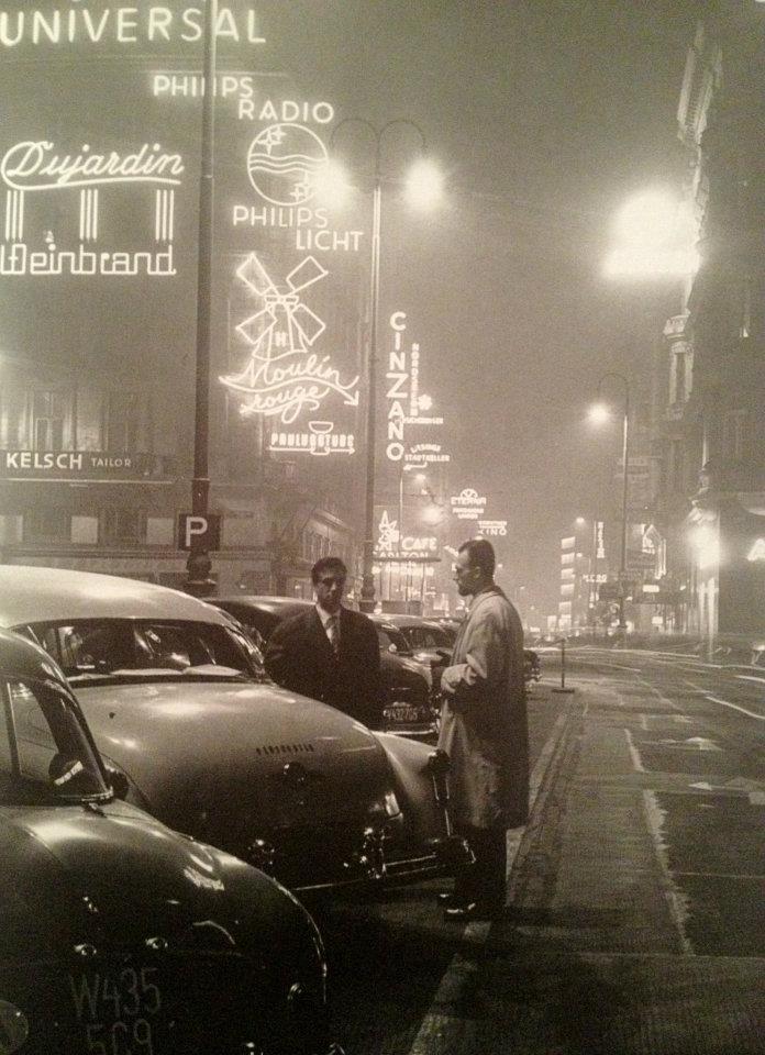theniftyfifties:  The Kärntnerstraße in Vienna by night, 1950.  Photo by Fred