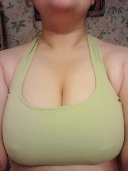 thecurvycherub:  So this is a sports bra.