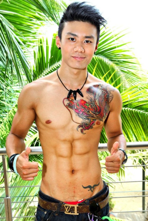 sgprotein:  hunksinsingapore:  Alex Libin is one good-looking bad boy  Beautiful tatt, but it’ll be 