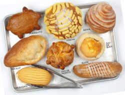 mexicanfoodporn:  Charola de pan dulce 