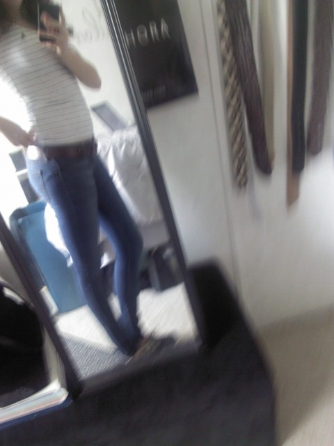 LETS JUST TAKE A MINUTE TO APPRECIATE MY ASS IN THIS ACCIDENTAL PULLING UP MY PANTS PICTURE.