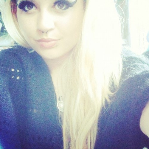 bleeding-heartts:  Bored is an understatement  (Taken with Instagram) 