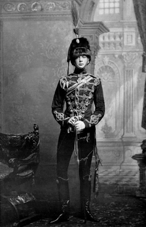 thesorrowsofgin: fyeah-history: Young Winston Churchill in uniform, 1895 The Sorrows of Gin.