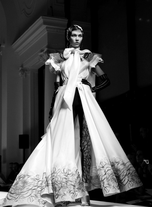 death-on-the-runway:  Karlie Kloss at Jean Paul Gaultier SS 09, Haute Couture 